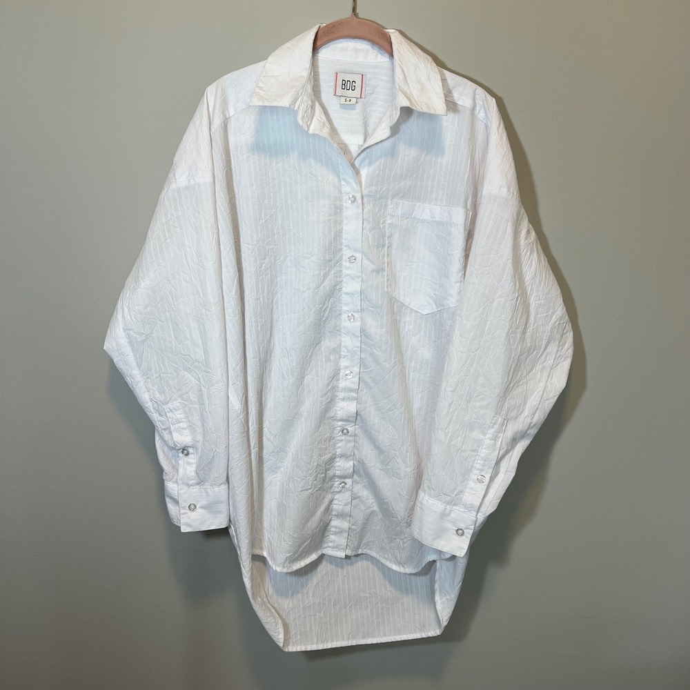 BDG Urban Outfitters White Crinkle Oversized High Low Button Down Shirt Small